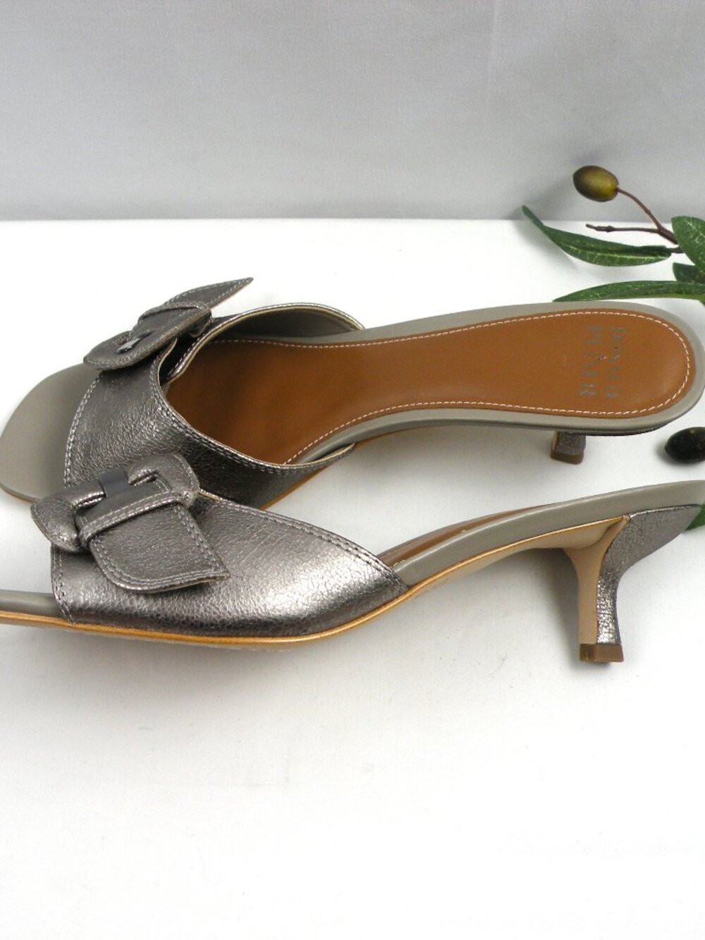 Worn Once Donald Pliner "Cherry" Metallic Buckle Slide Sandals size 11 - Picture 8 of 9